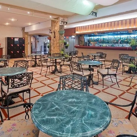 Ξενοδοχείο Hotel Vila Calella 3*