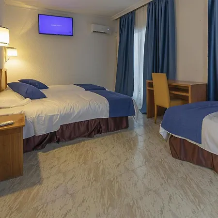 호텔 Hotel Vila Calella 3*