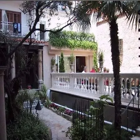 Hotel Vila Calella Ξενοδοχείο 3*