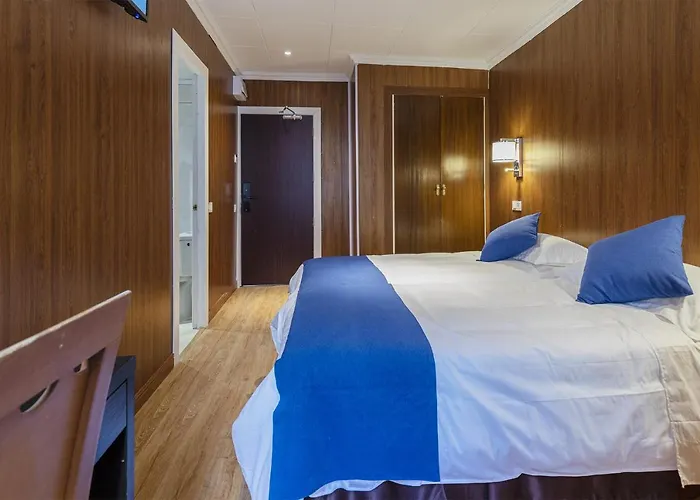 فندق Hotel Vila Calella كاليليا