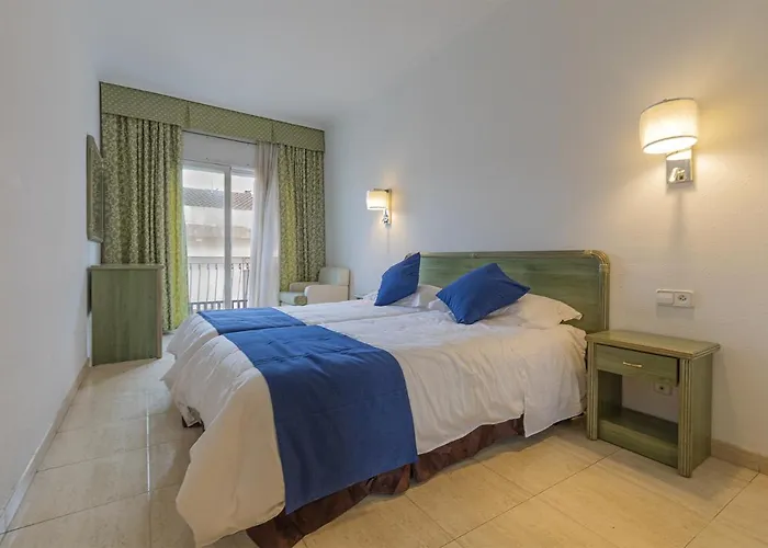فندق Hotel Vila Calella كاليليا