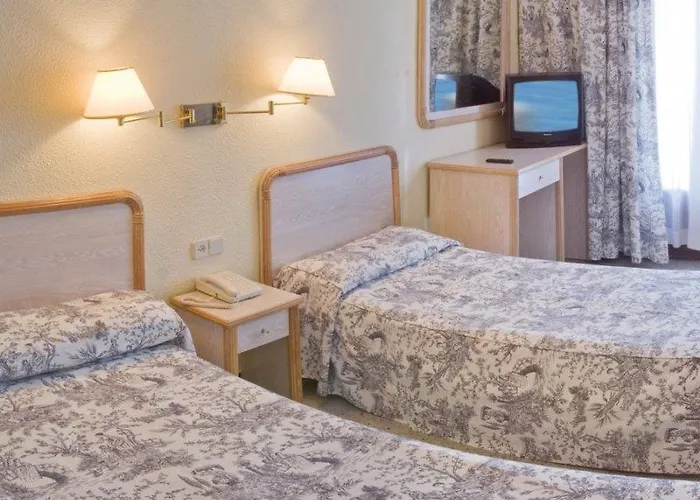 Hotel Vila Calella فندق 3*