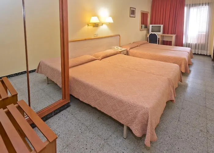 Hotel Vila Calella 3* كاليليا