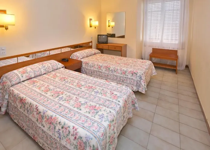 فندق Hotel Vila Calella كاليليا